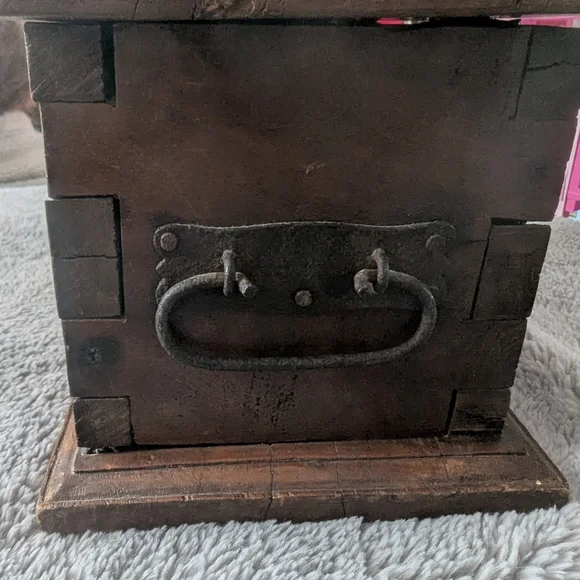 Antique "Token Box" Handmade In India - Picture 4 of 9